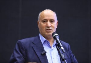 او و دوستانش مردودِ همیشگی‌اند!